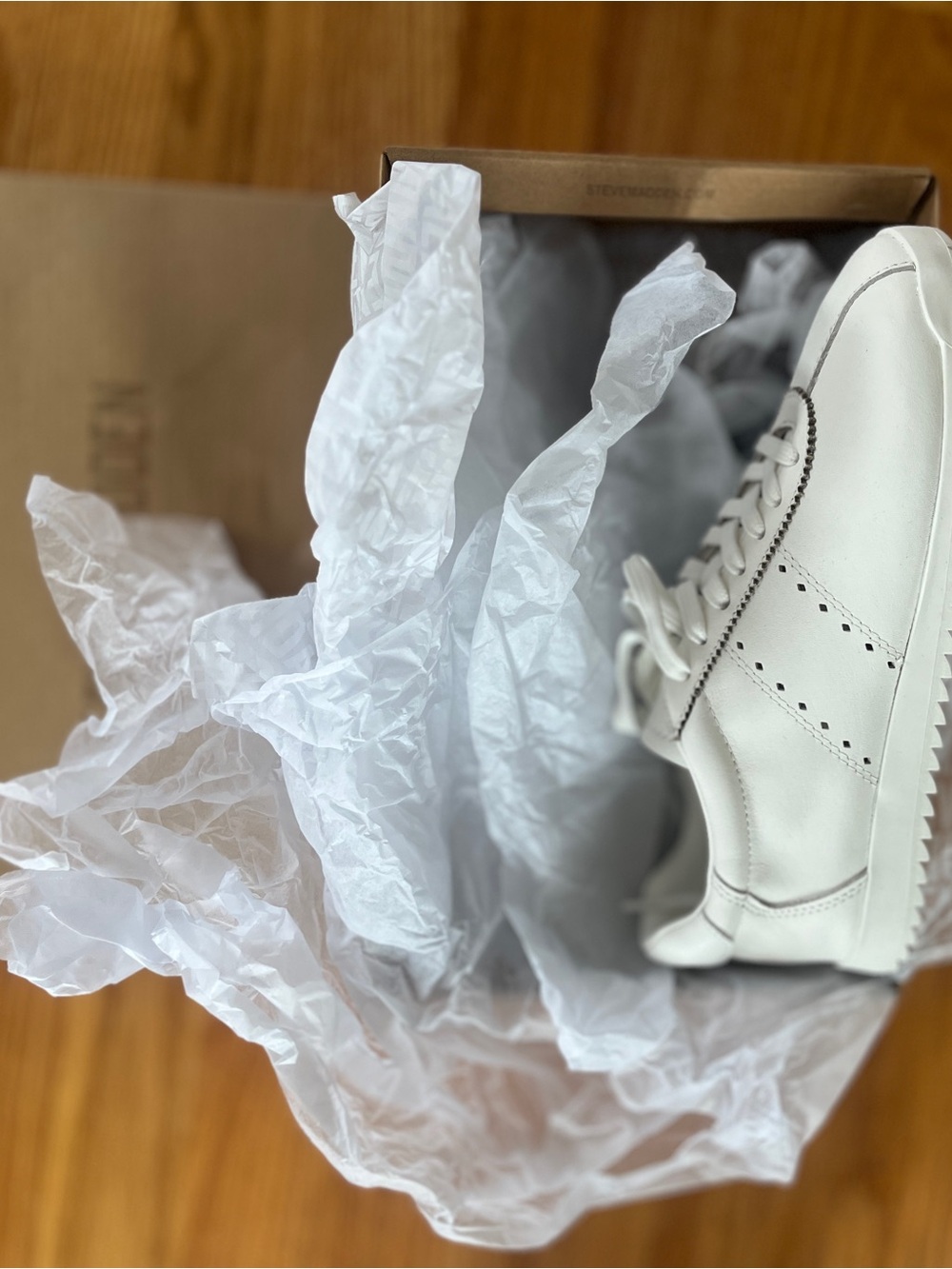 Steve Madden Mirage White Leather Sneakers Women’s 8.5M Low Top Lace Up NIB